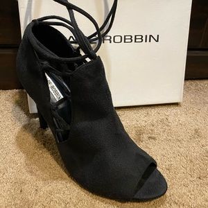 CAPE Robbin Shoes Color Black Velvet